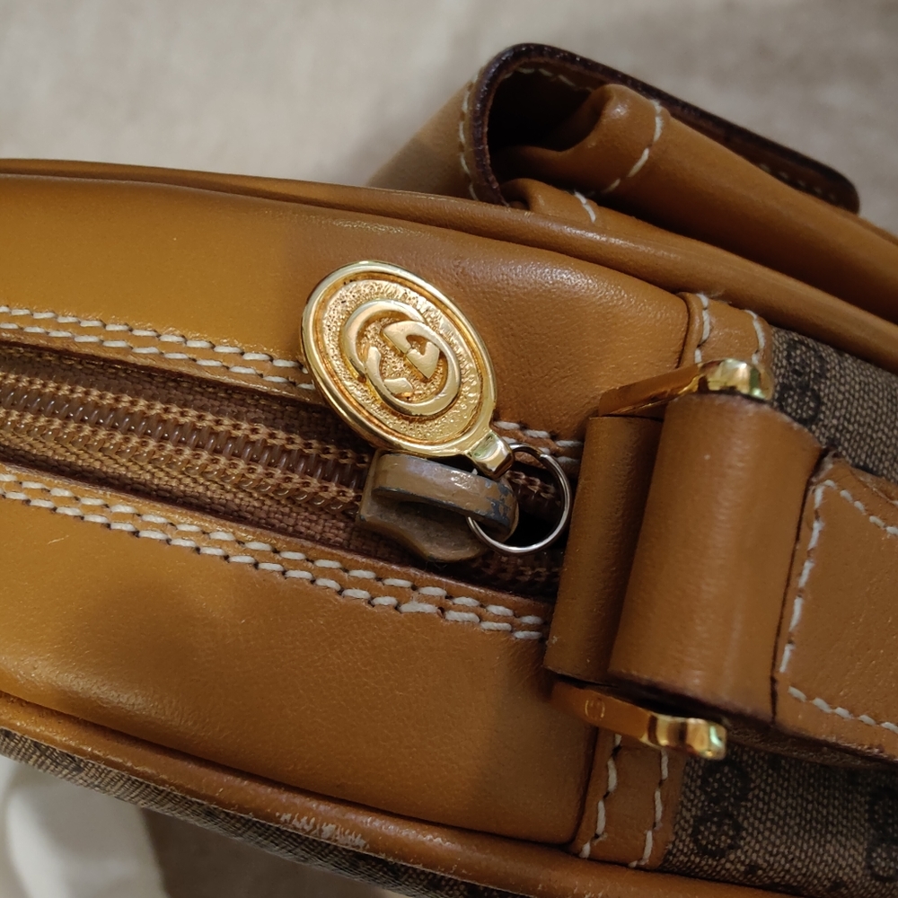 Vintage GUCCI GG Monogram Brown Tan Leather Large Canteen Round Crossbody  - Picture 4 of 16